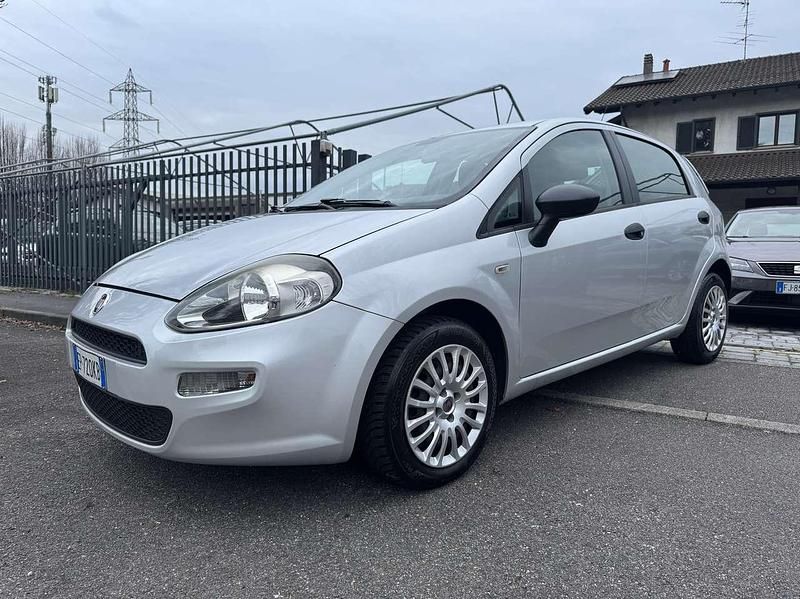 Usata Fiat Grande Punto S 77 CV (56 kW) 2012 Argento Utilitaria