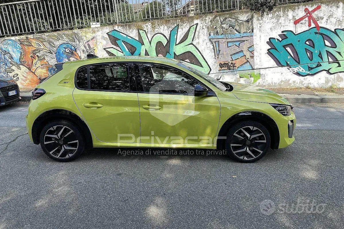 Usata Peugeot 208 GT 101 CV (74 kW) 2024 Verde Utilitaria