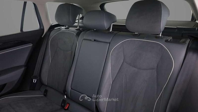 Usata VW Passat Business 204 CV (150 kW) 2024 Argento ostrica Station wagon