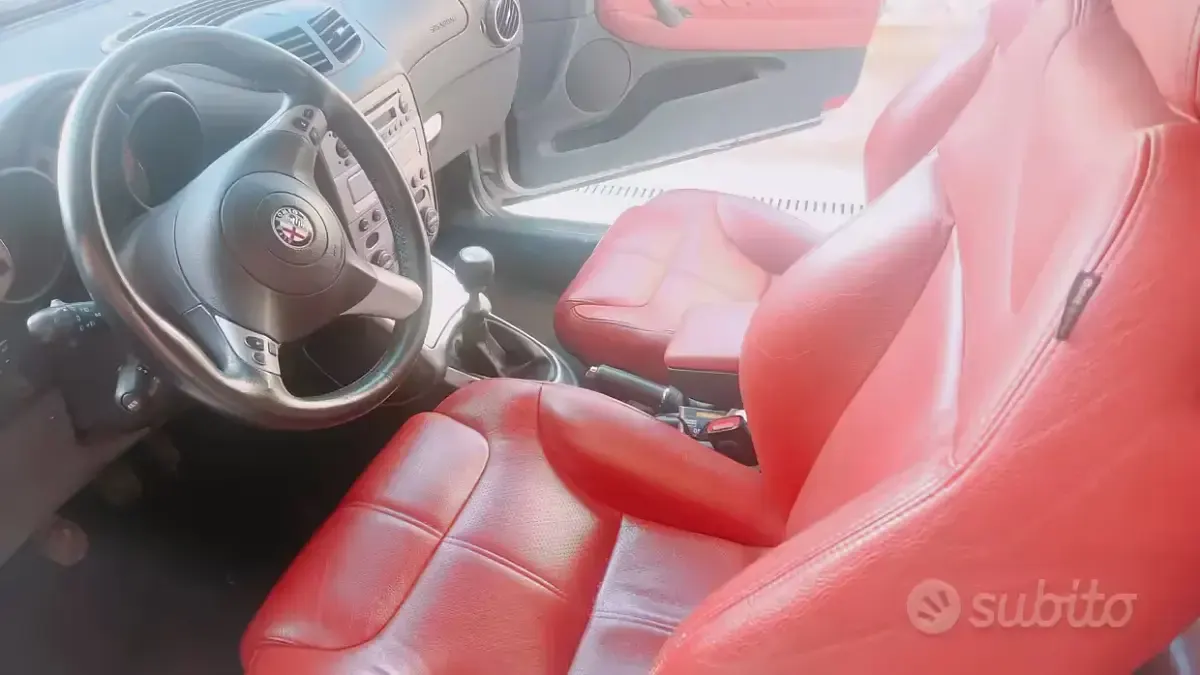 Begagnad Alfa Romeo GT 150 HK (110 kW) 2005 Grå Sportkupé