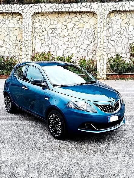 Usata Lancia Ypsilon Gold 70 CV (51 kW) 2023 Blu/azzurro Utilitaria