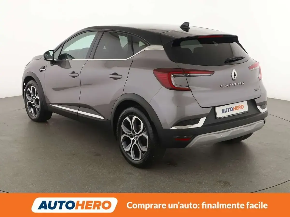 Usata Renault Captur Techno 143 CV (105 kW) 2023 Grigio SUV
