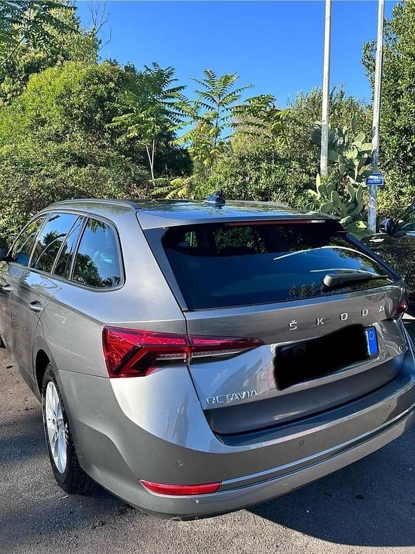 Usata Skoda Octavia 110 CV (80 kW) 2023 Gray Station wagon