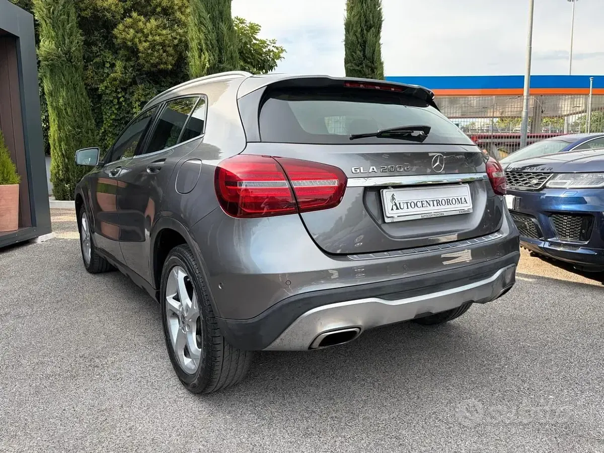 Usata Mercedes GLA200 136 CV (100 kW) 2018 Grigio SUV