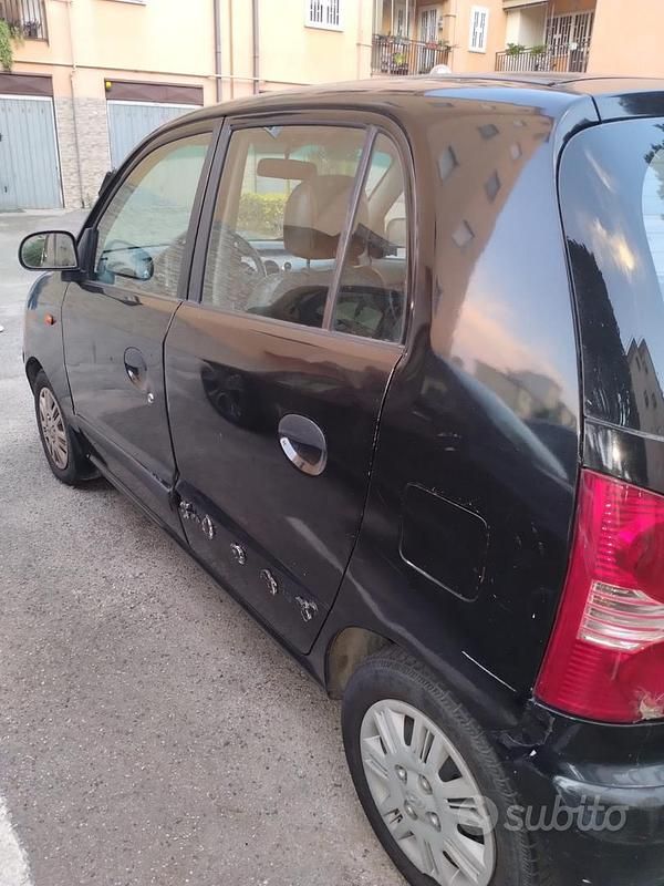 Käytetty Hyundai Atos 63 HP (46 kW) 2006 Musta Viistoperä