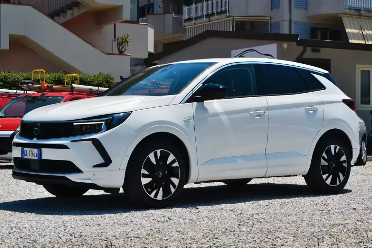 Usata Opel Grandland X Elegance 131 CV (96 kW) 2022 Bianco SUV
