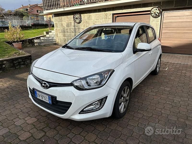 Usata Hyundai i20 Edition 85 CV (62 kW) 2012 Bianco Utilitaria