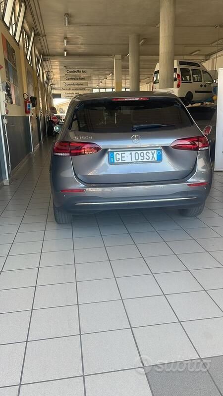 Usata Mercedes B180 116 CV (85 kW) 2021 Grigio Monovolume