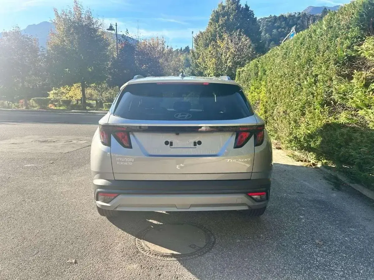 Nuova Hyundai Tucson 136 CV (100 kW) 2025 Shimmering silver SUV