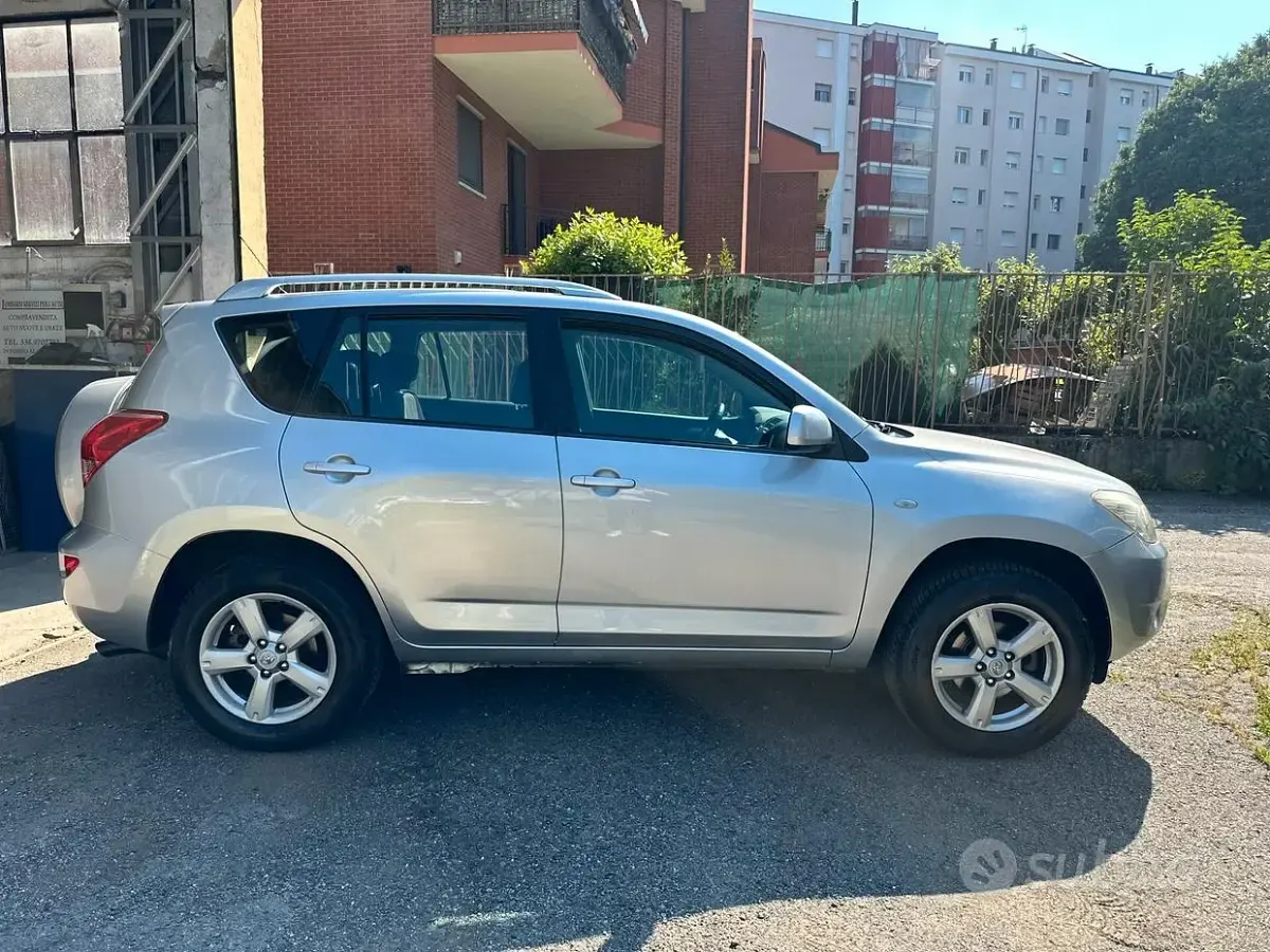 Usata Toyota RAV4 Sol 152 CV (111 kW) 2008 Grigio SUV