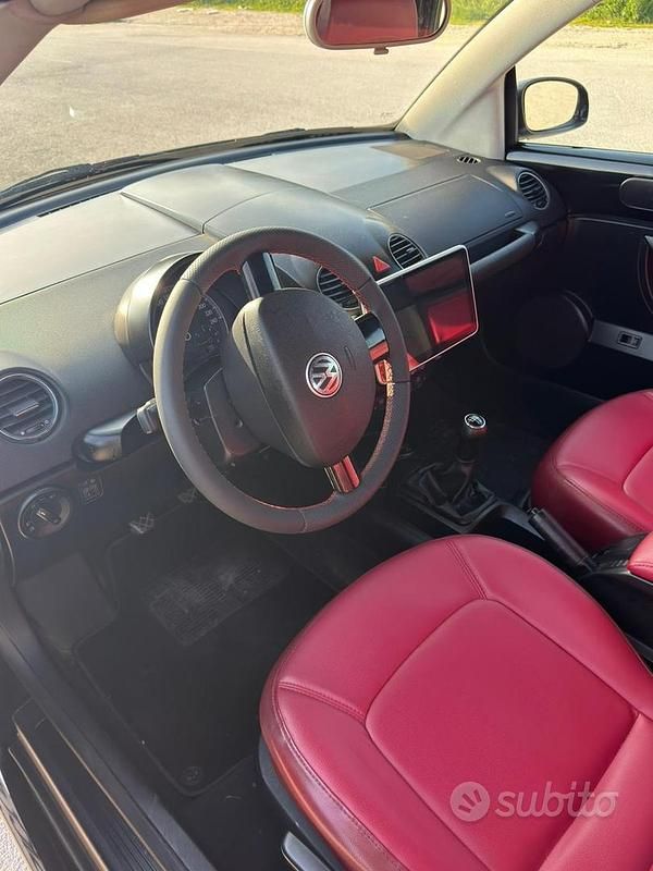 Usata VW New Beetle 105 CV (77 kW) 2009 Nero Utilitaria