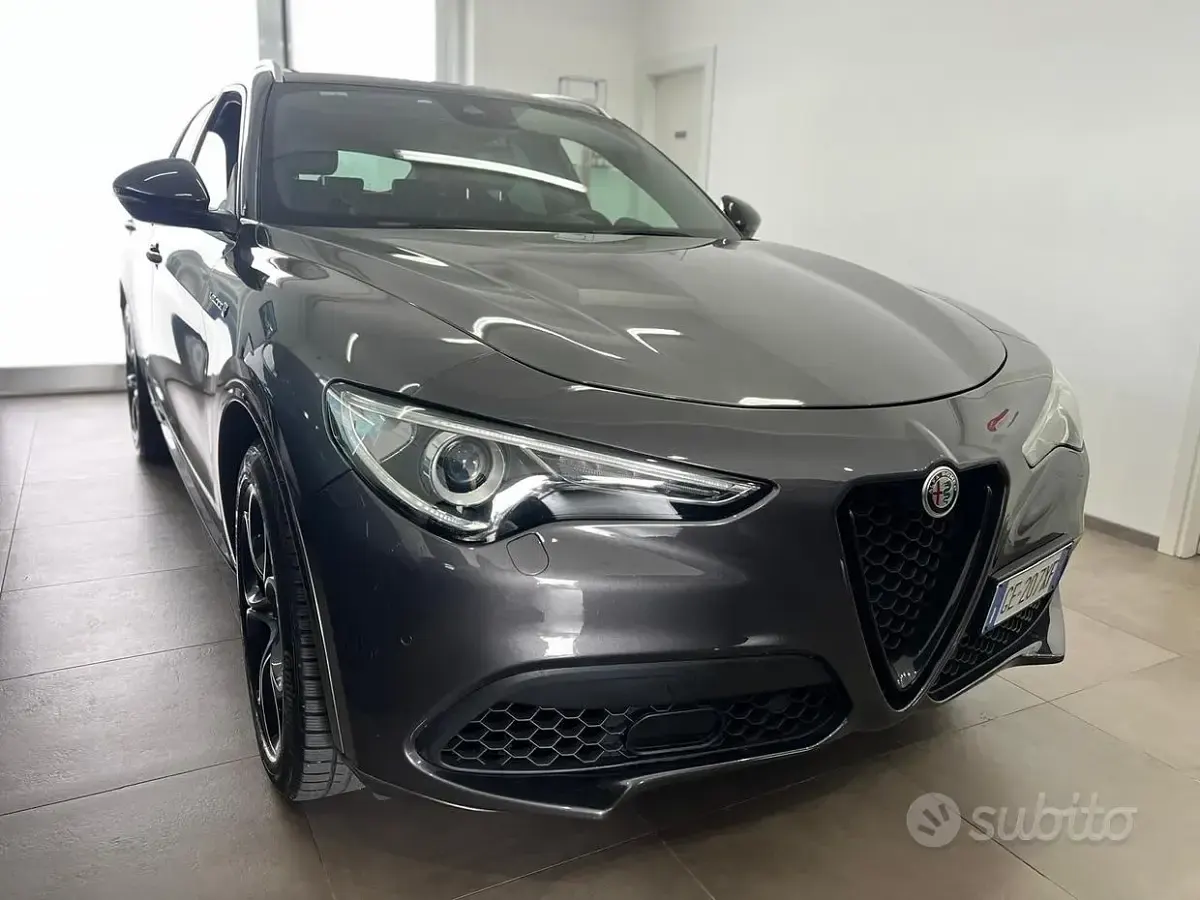 Usata Alfa Romeo Stelvio 209 CV (153 kW) 2022 Grigio SUV