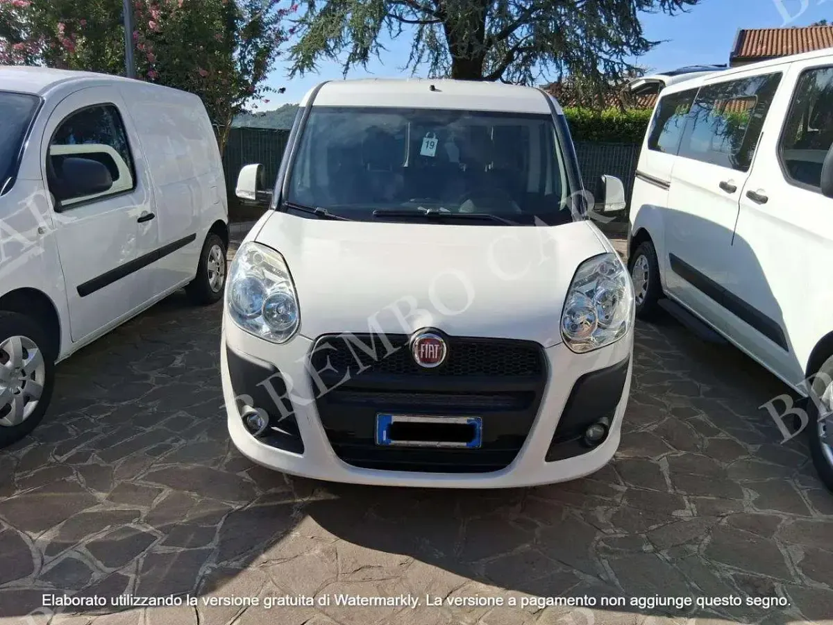 Usata Fiat Doblò 105 CV (77 kW) 2012 Bianco Monovolume
