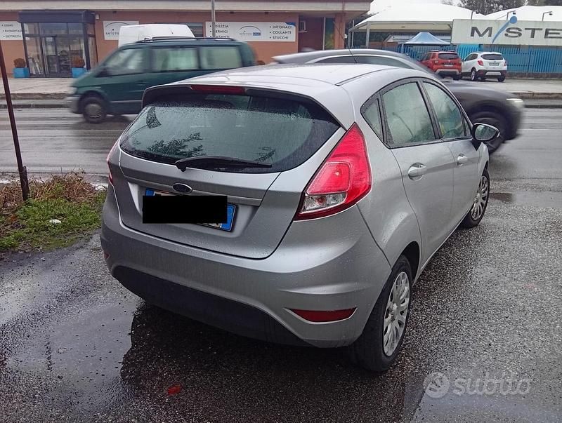Usata Ford Fiesta 97 CV (71 kW) 2013 Grigio Berlina