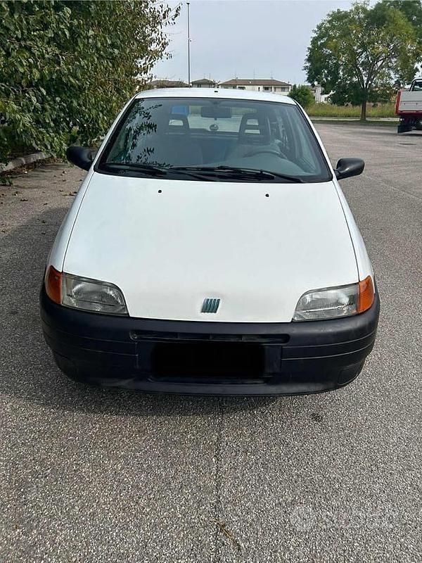 Usata Fiat Punto 80 CV (58 kW) 1999 Bianco Utilitaria