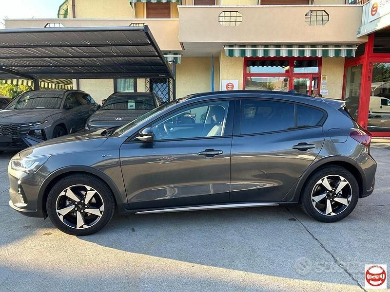 Usata Ford Focus Active 125 CV (91 kW) 2022 Grigio Berlina