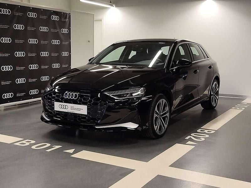 Nero Nuova 2025 Audi A3 Sportback Advanced Utilitaria | 38.900 € (Ottimo prezzo) - Immagine 1/4