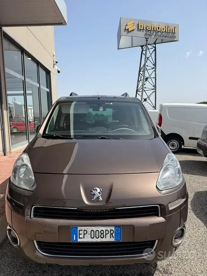 Usata Peugeot Partner Tepee Style 90 CV (66 kW) 2013 Marrone Monovolume