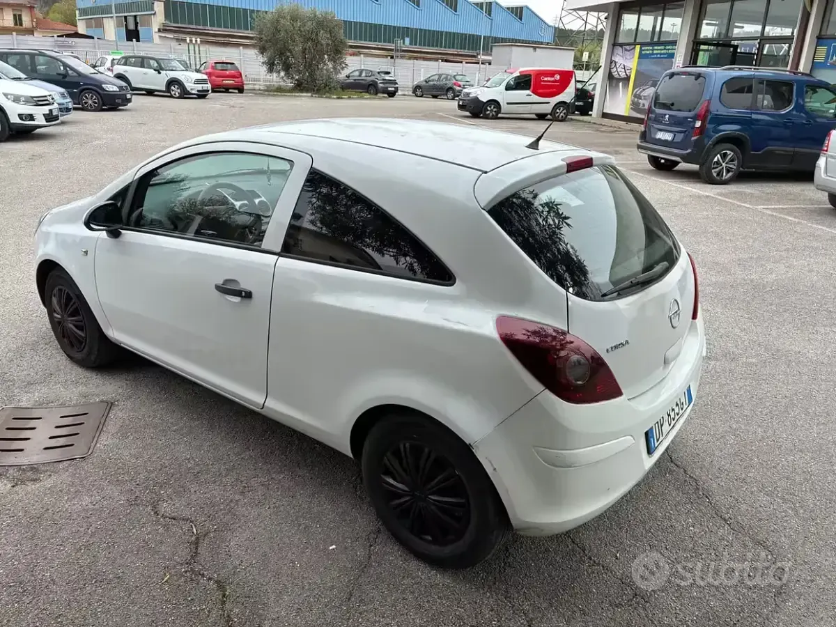 Usata Opel Corsa 60 CV (44 kW) 2008 Bianco Utilitaria