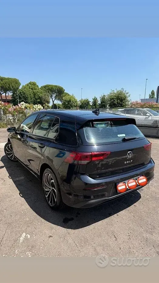 Usata VW Golf VIII 110 CV (80 kW) 2021 Nero Utilitaria