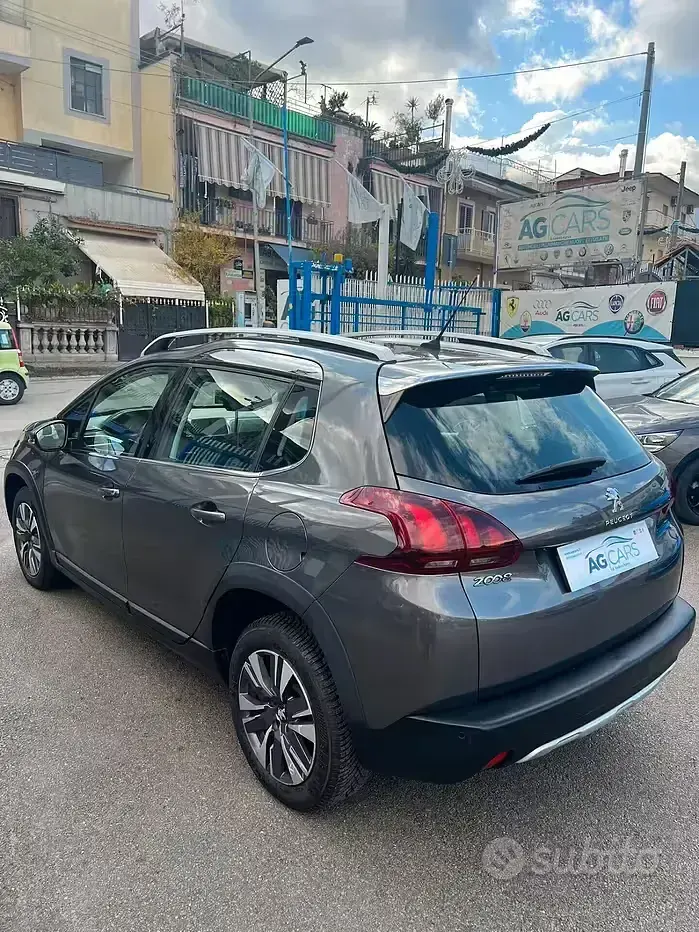 Usata Peugeot 2008 Allure 120 CV (88 kW) 2019 Grigio SUV