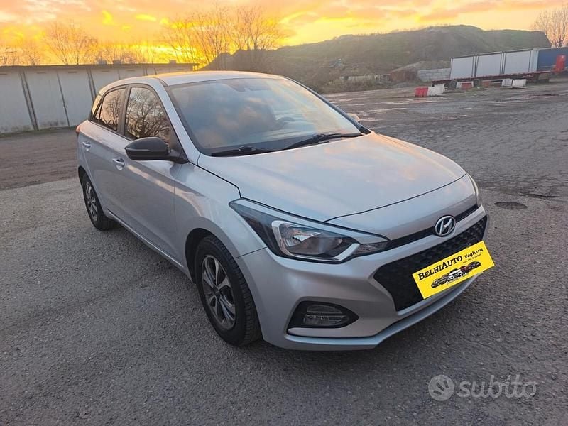 Usata Hyundai i20 74 CV (54 kW) 2020 Grigio Berlina