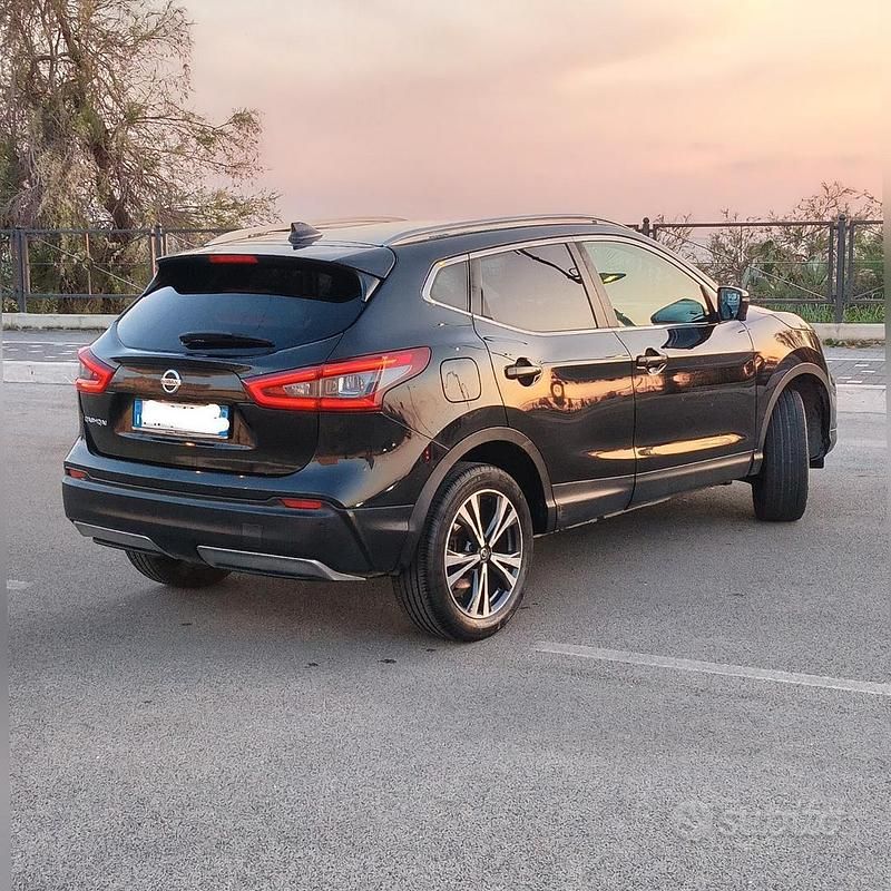 Gebraucht Nissan Qashqai N-Connecta 116 PS (85 kW) 2018 Schwarz SUV