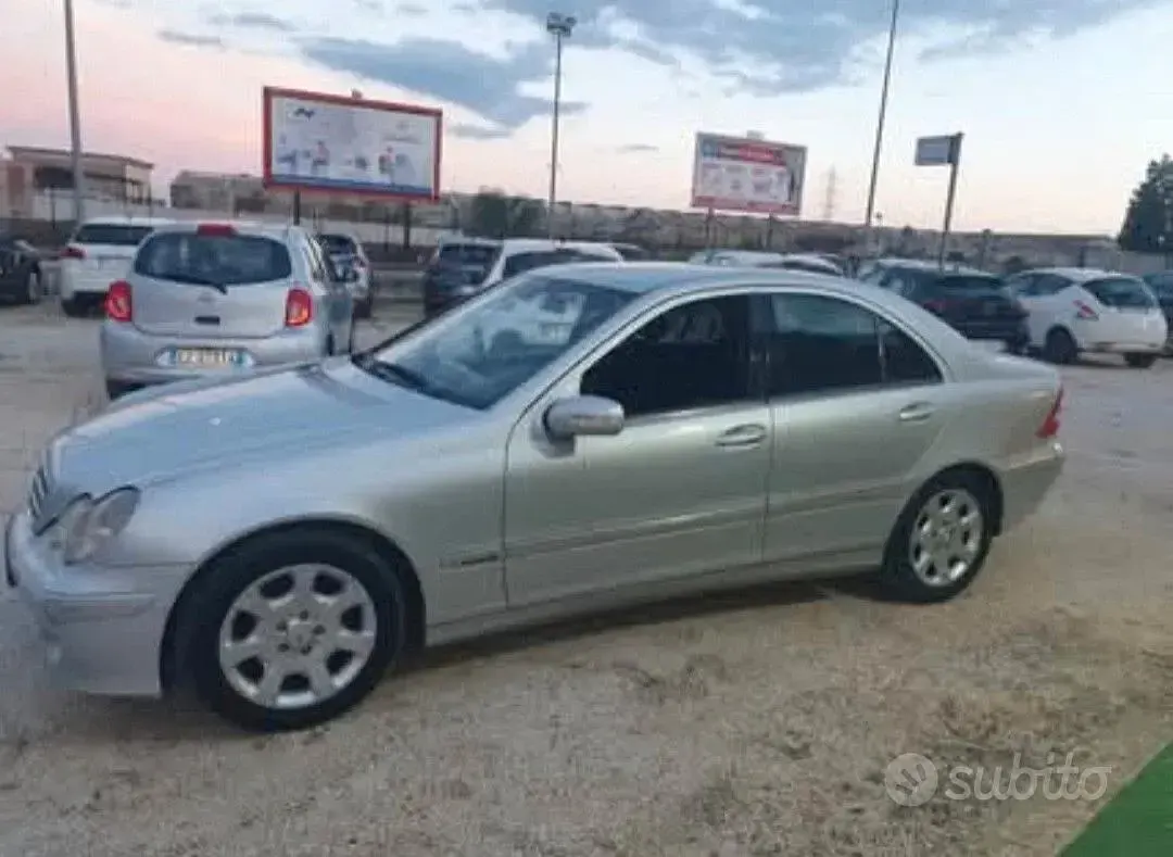 Usata Mercedes C220 Elegance 150 CV (110 kW) 2004 Grigio Berlina