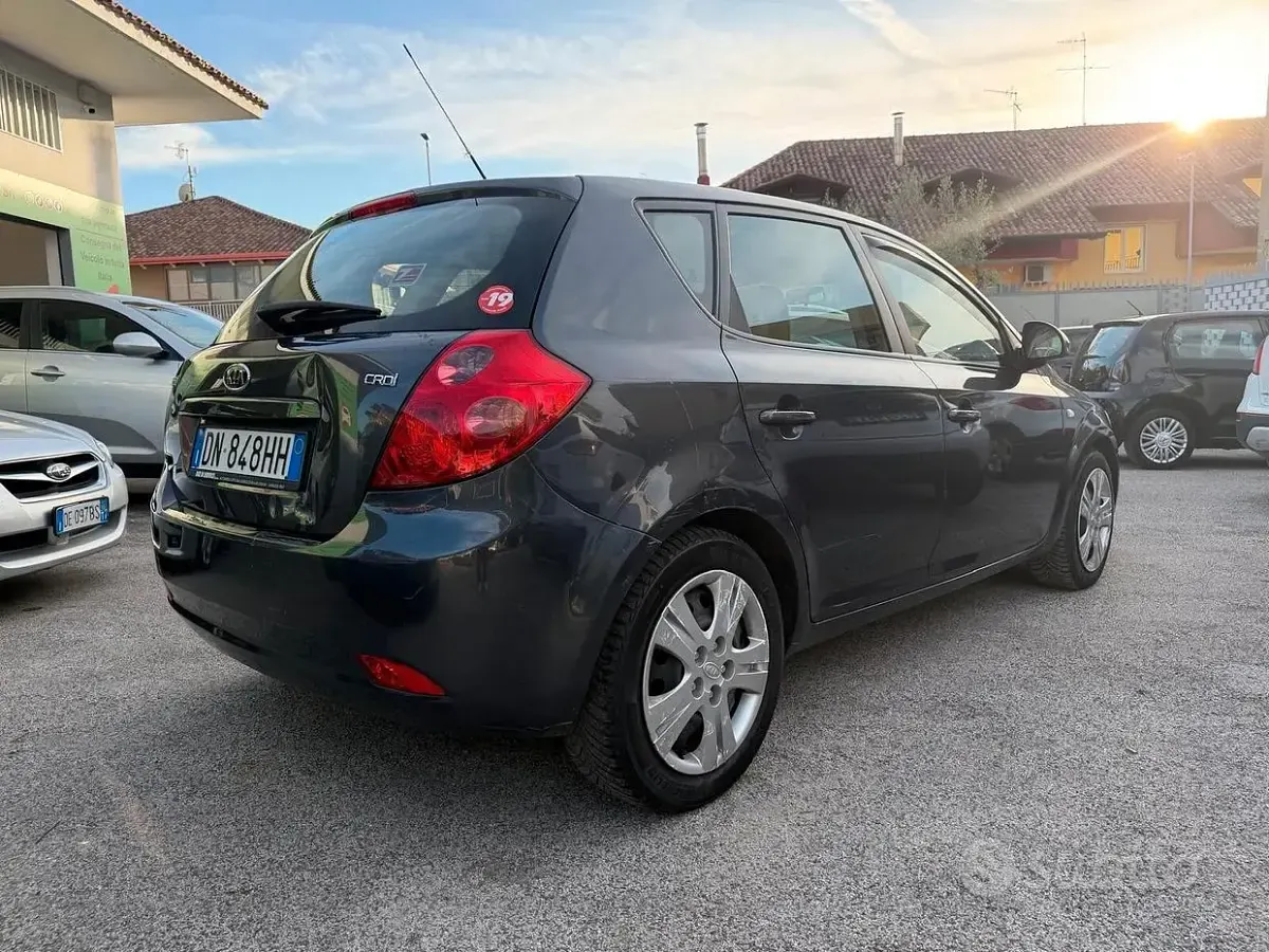 Usata Kia Ceed 115 CV (84 kW) 2008 Nero Utilitaria