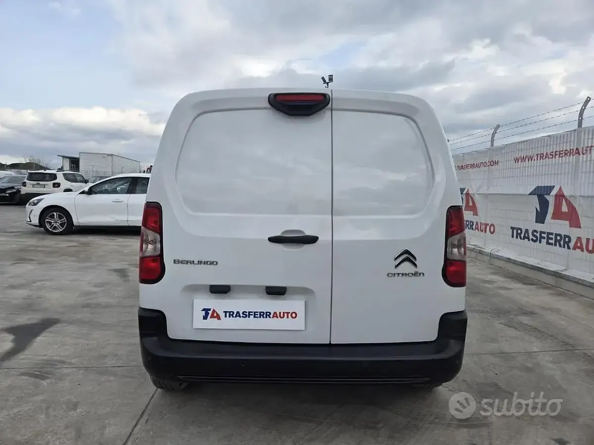 Usata Citroën Berlingo 102 CV (75 kW) 2024 Bianco Monovolume