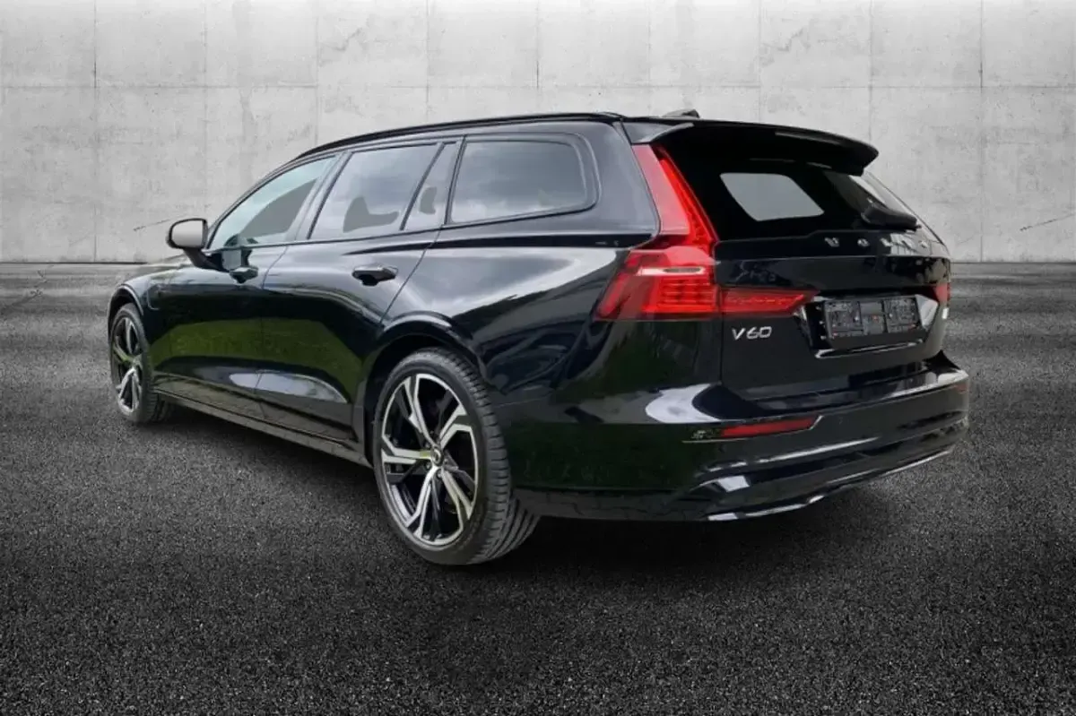 Usata Volvo V60 455 CV (334 kW) 2023 Nero Station wagon