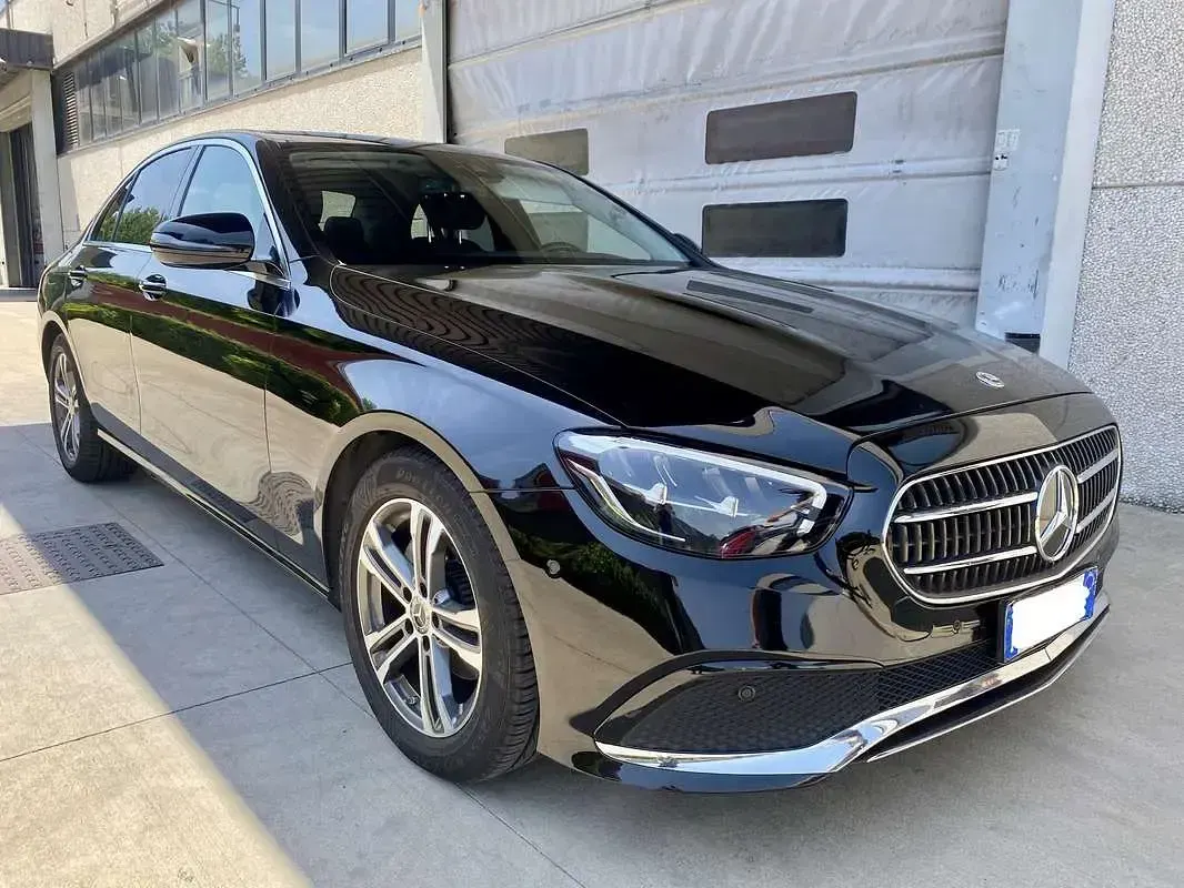 Usata Mercedes E200 Business 160 CV (117 kW) 2022 Nero Berlina