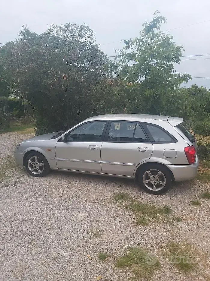 Usata Mazda 323 86 CV (63 kW) 2003 Berlina