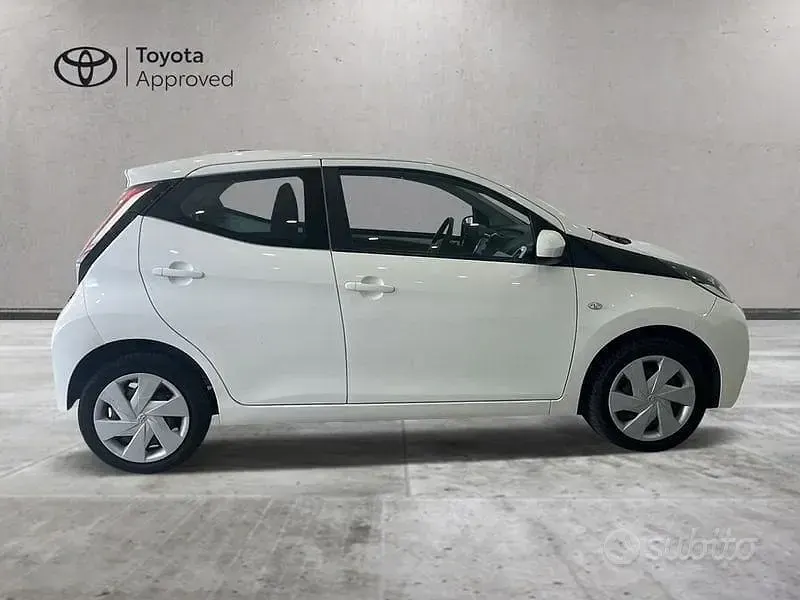 Usata Toyota Aygo X-play 69 CV (50 kW) 2015 Bianco Utilitaria