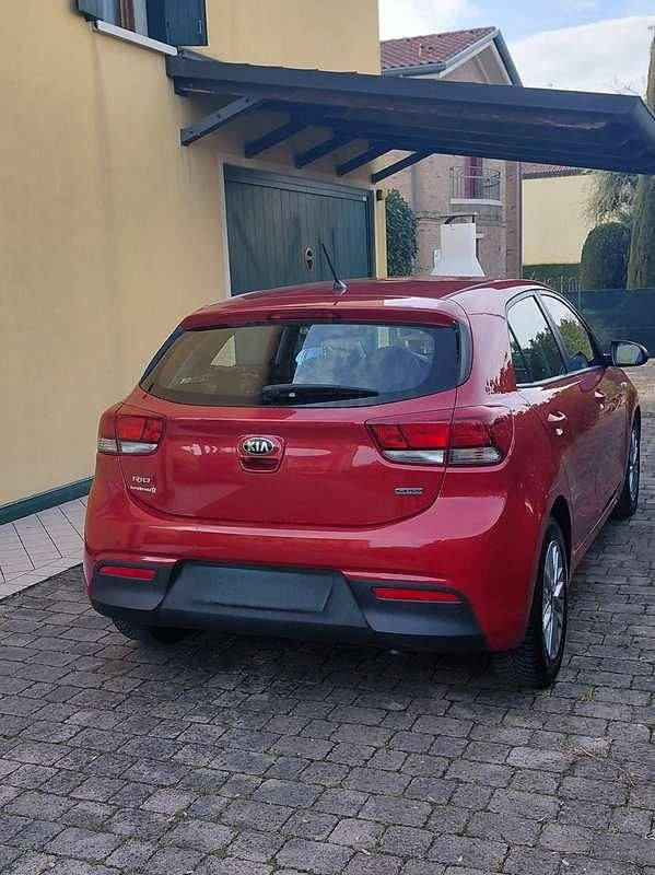 Usata Kia Rio 90 CV (66 kW) 2017 Rosso Berlina
