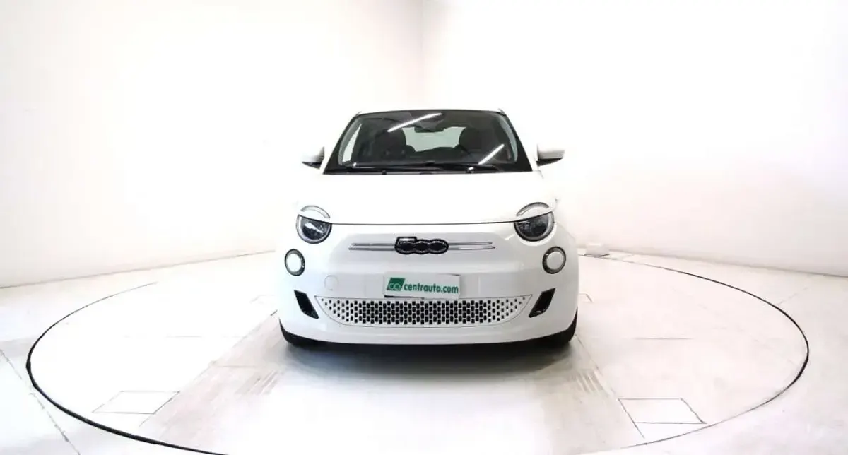 Usata Fiat 500e Action 42 kW (58 CV) 2023 Bianco Utilitaria