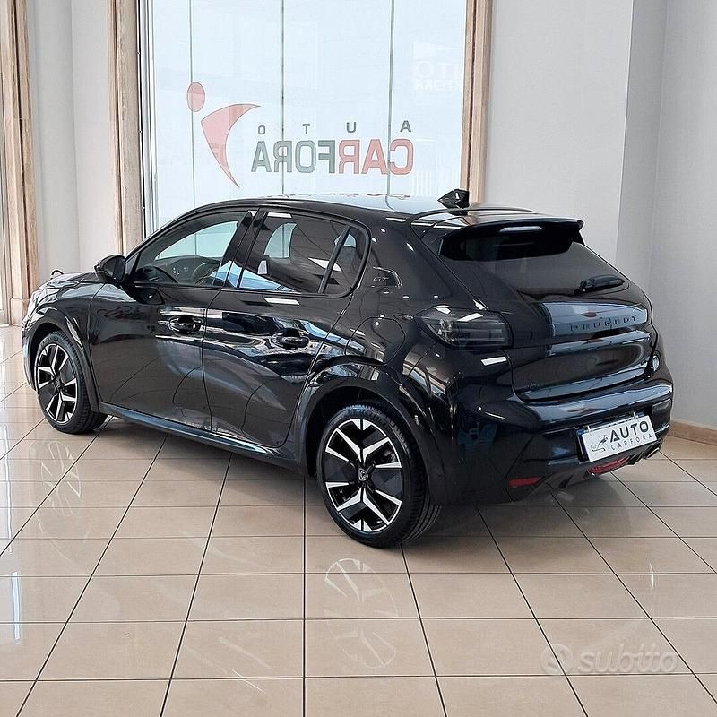 Usata Peugeot 208 GT 101 CV (74 kW) 2024 Nero Utilitaria