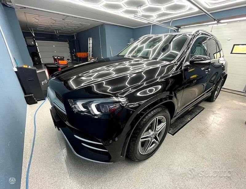 Usado Mercedes GLE300 AMG line 245 CV (180 kW) 2020 Negro SUV