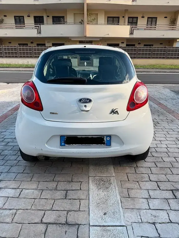 Begagnad Ford Ka 75 HK (55 kW) 2009 Vit Halvkombi