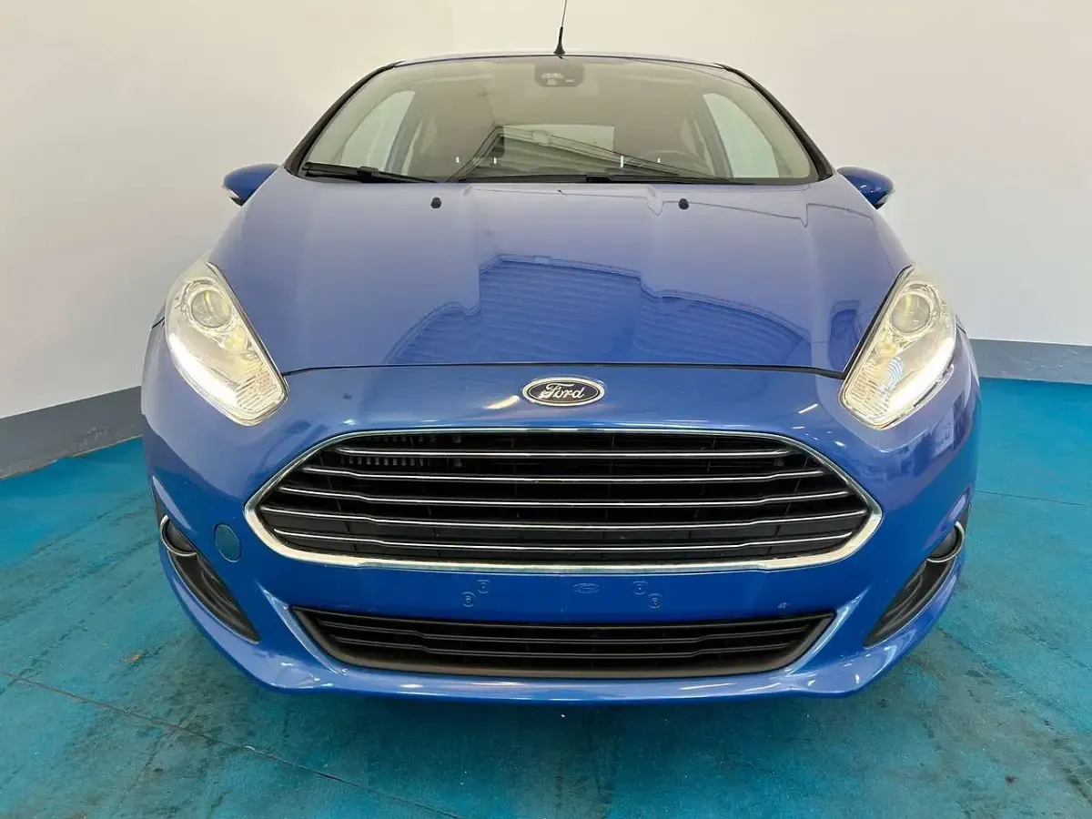 Usata Ford Fiesta 101 CV (74 kW) 2013 Blu/azzurro Berlina