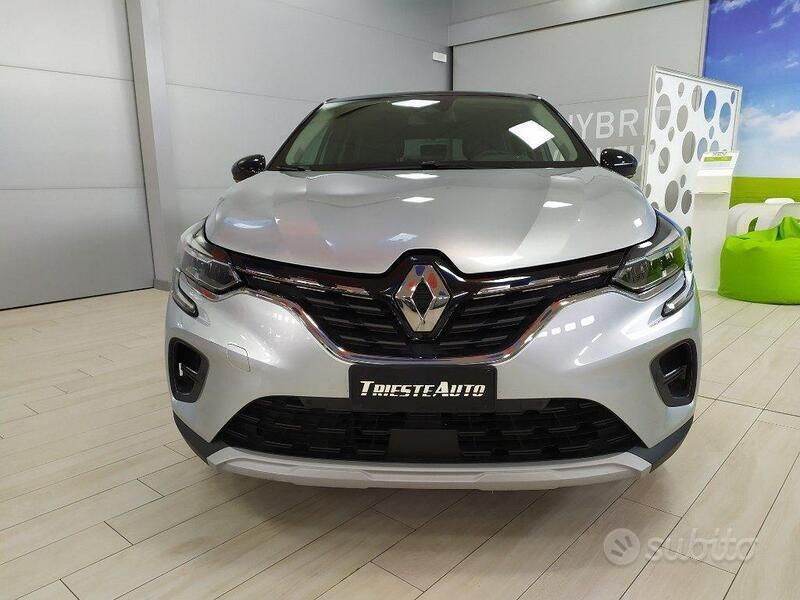 Usata Renault Captur Intens 145 CV (106 kW) 2021 Argento SUV