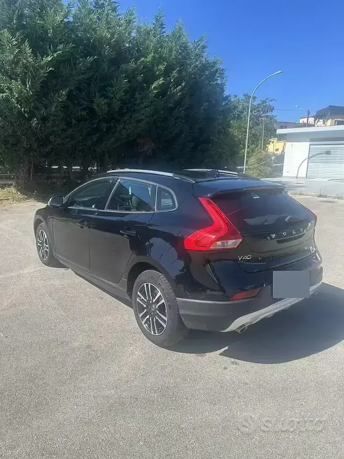 Usata Volvo V40 CC 120 CV (88 kW) 2019 Nero Station wagon