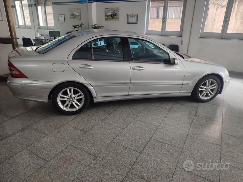 Usata Mercedes C200 Avantgarde 163 CV (119 kW) 2003 Argento Berlina