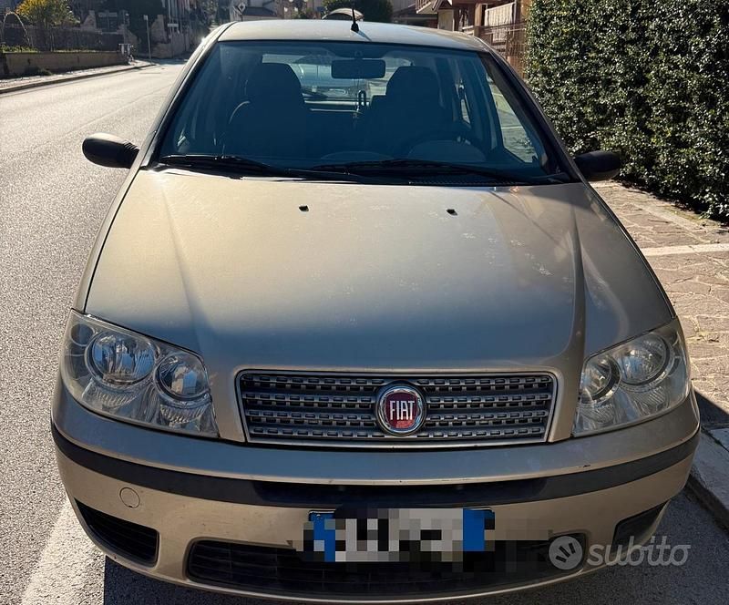 Usata 2009 Fiat Punto Tre volumi | 3300 € (Molto cara) - Immagine 1/4