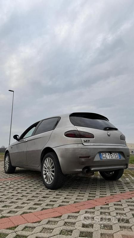 Usata Alfa Romeo 147 Exclusive 120 CV (88 kW) 2006 Grigio Utilitaria