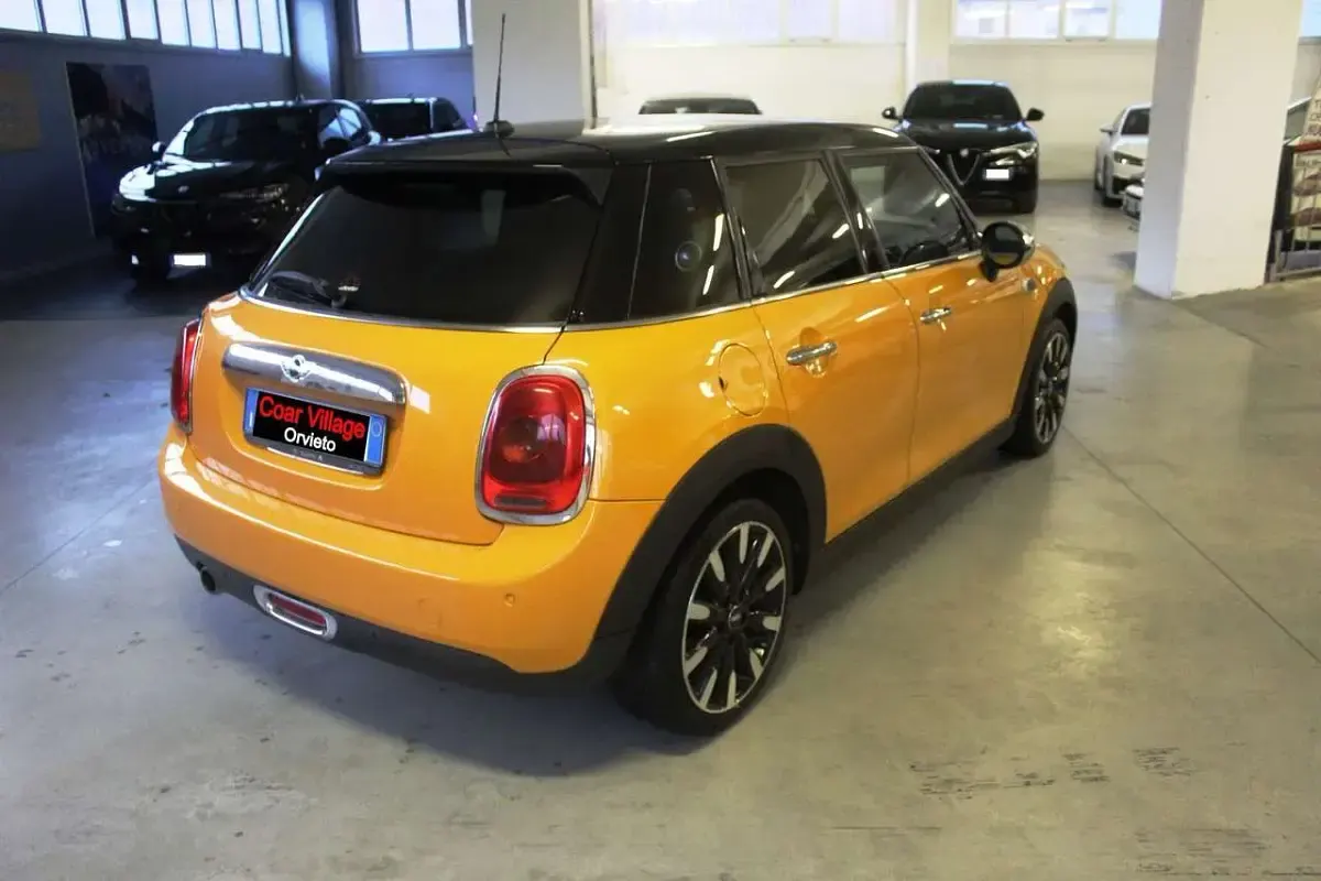 Usata Mini Cooper D Business 95 CV (69 kW) 2015 Arancione Utilitaria