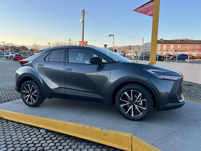 Nuova Toyota C-HR Active 152 CV (111 kW) 2025 Grigio SUV