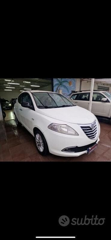 Usata Lancia Ypsilon 85 CV (62 kW) 2013 Bianco Utilitaria