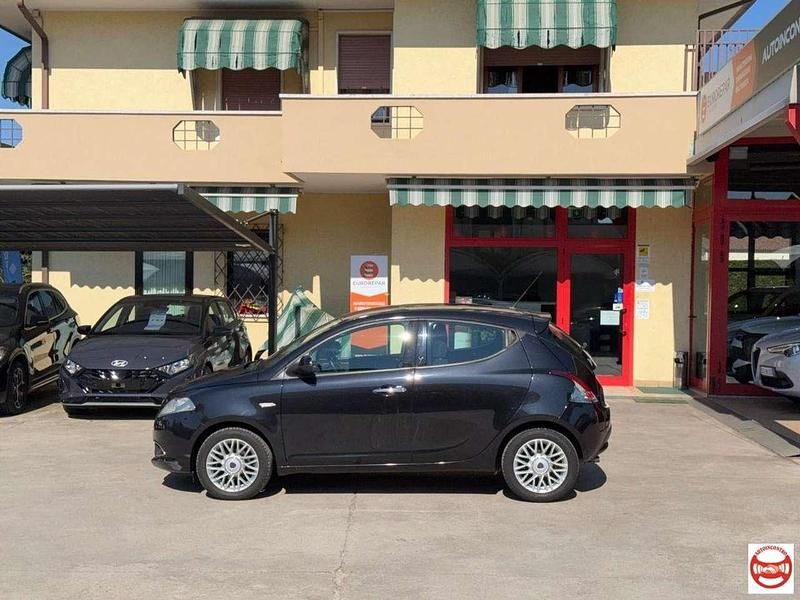 Usata Lancia Ypsilon Gold 95 CV (69 kW) 2015 Nero Utilitaria