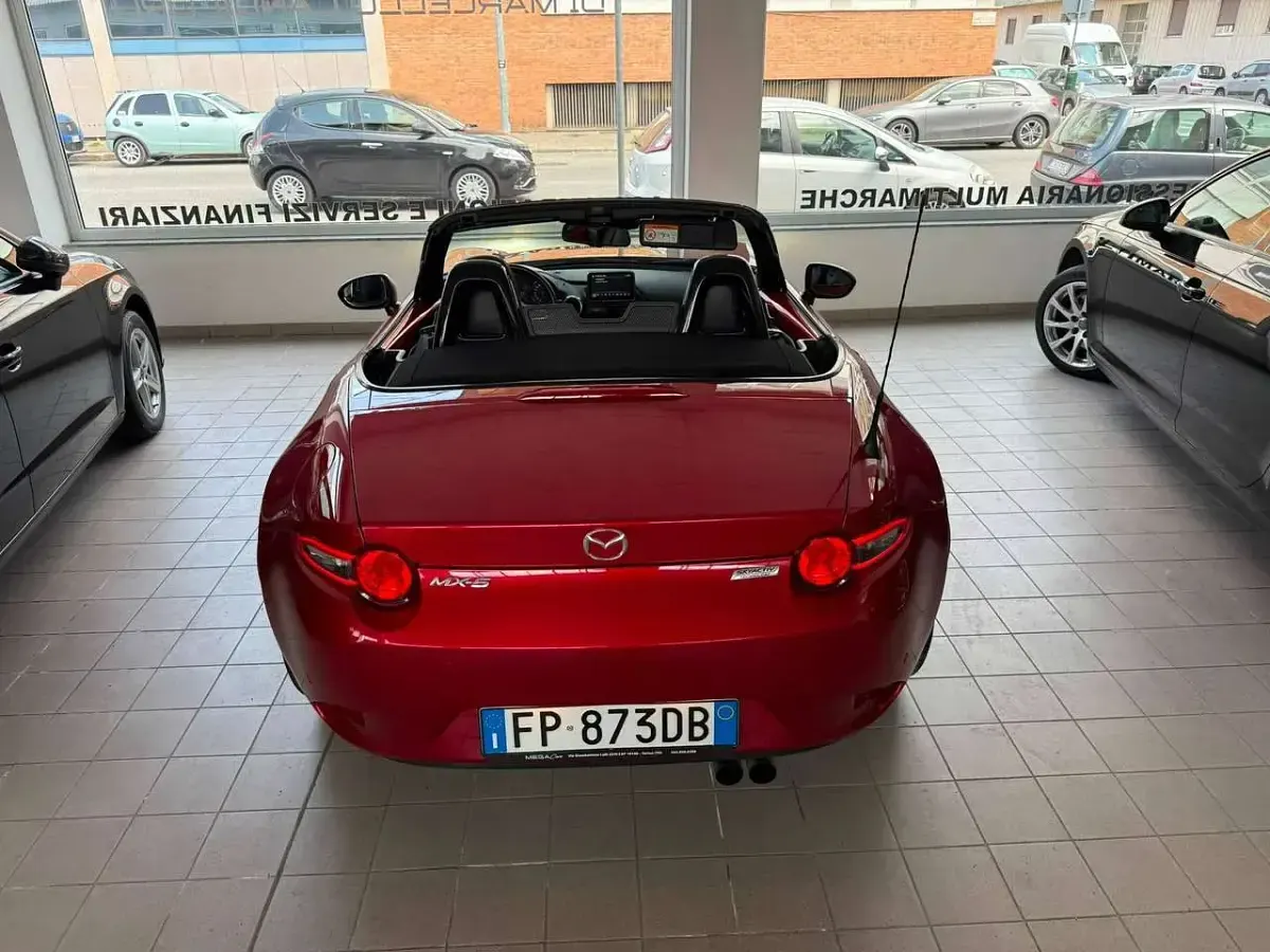 Usata Mazda MX5 Inclusive 160 CV (117 kW) 2018 Soul red Cabrio